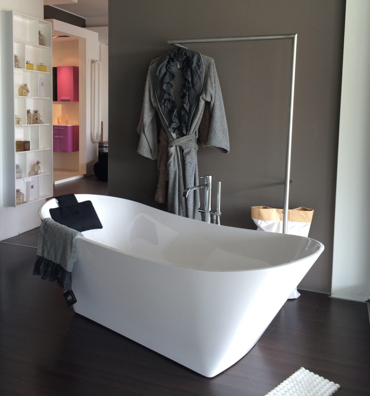 Brīvi stāvoša vanna Belisana 1